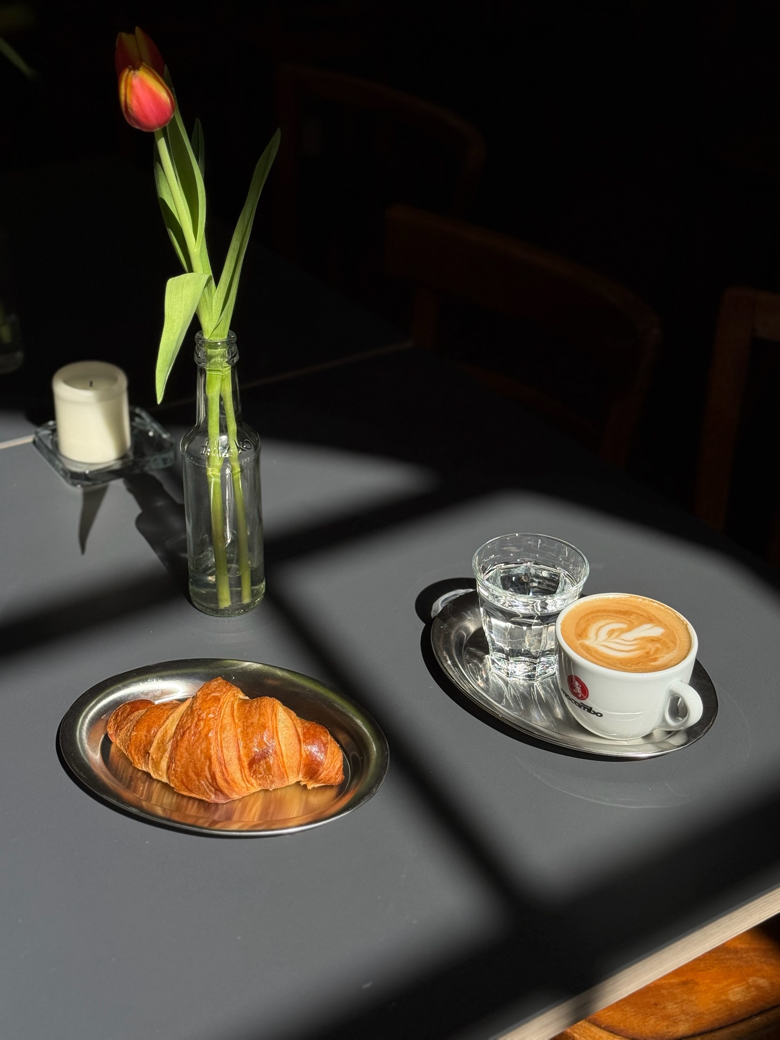 Detailaufnahme Kaffee-Crossaint